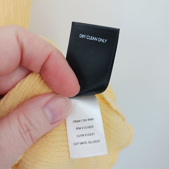 Torrid Crinkle Gauze Daisy Crochet Trim Top Size 4X Yellow Floral Flutter Sleeve - Picture 12 of 16